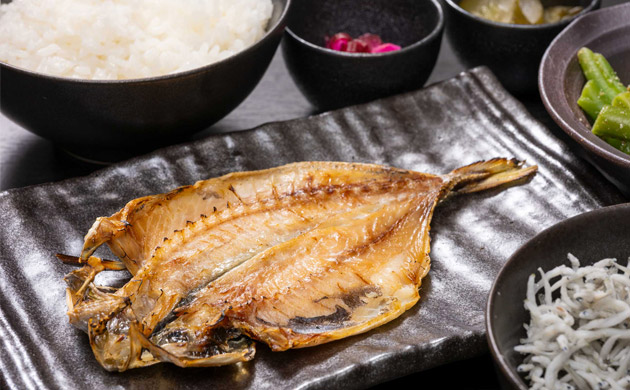 沼津名産　アジの干物